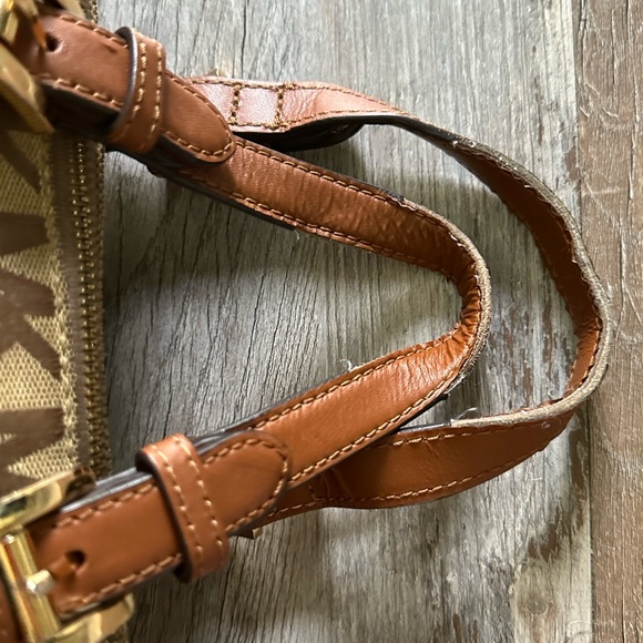 Michael Kors USED brown barrel bag - Picture 2 of 6